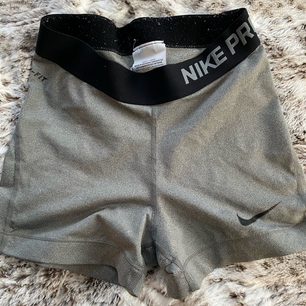NIKE SPANDEX SHORTS GRAY - Picture 2 of 6